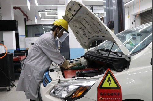 新能源汽車維修必備!低壓電工證竟是行業“通行證”?